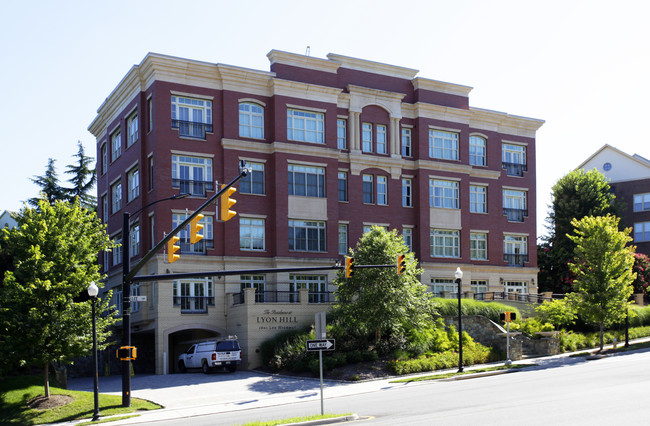 Residences at Lyon Hill in Arlington, VA - Foto de edificio - Building Photo