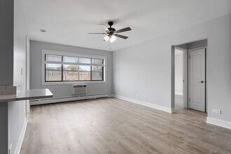 6826 N Ridge Blvd in Chicago, IL - Building Photo - Building Photo