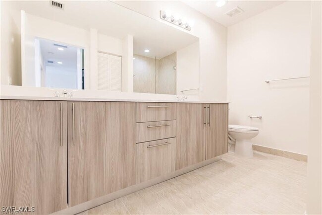 property at 15901 Pointe Cir