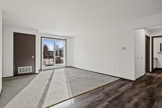 Arrowhead Apartments and Townhomes in La crosse, WI - Foto de edificio - Building Photo