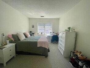 10 Lake Shore Ct in Boston, MA - Building Photo - Building Photo