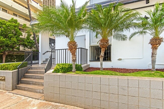 2611 Ala Wai Blvd in Honolulu, HI - Building Photo - Building Photo