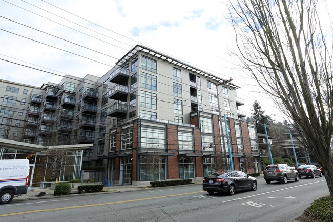 Equinox Apartments in Seattle, WA - Building Photo - Building Photo