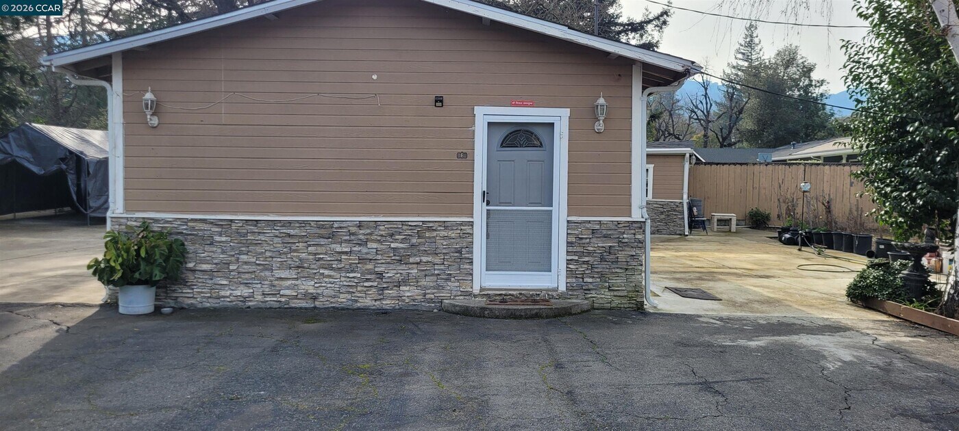 1181 Danville Blvd in Alamo, CA - Building Photo