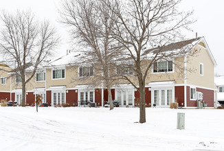 Andrew's Pointe Townhomes in Burnsville, MN - Building Photo - Building Photo