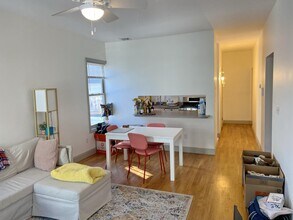 56 Market St, Unit 3 in Cambridge, MA - Foto de edificio - Building Photo