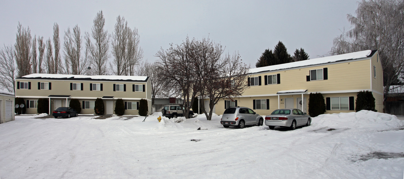 Applewood Court in Idaho Falls, ID - Building Photo