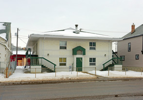 10645 95th St NW in Edmonton, AB - Building Photo