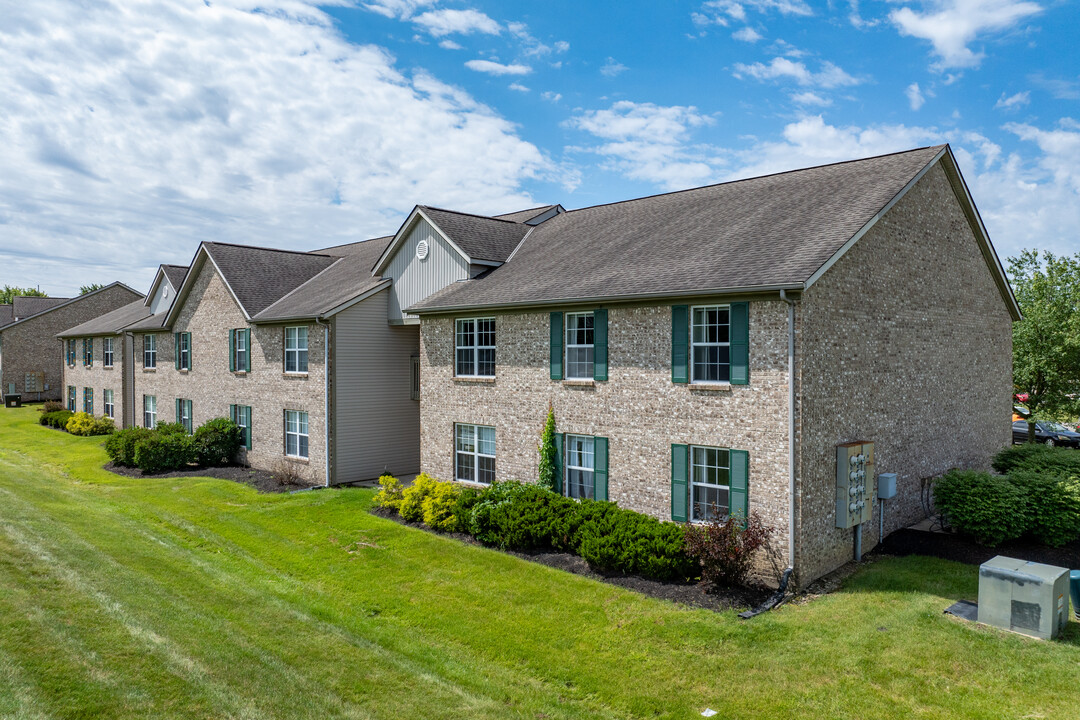 Emerald Lakes in Powell, OH - Building Photo