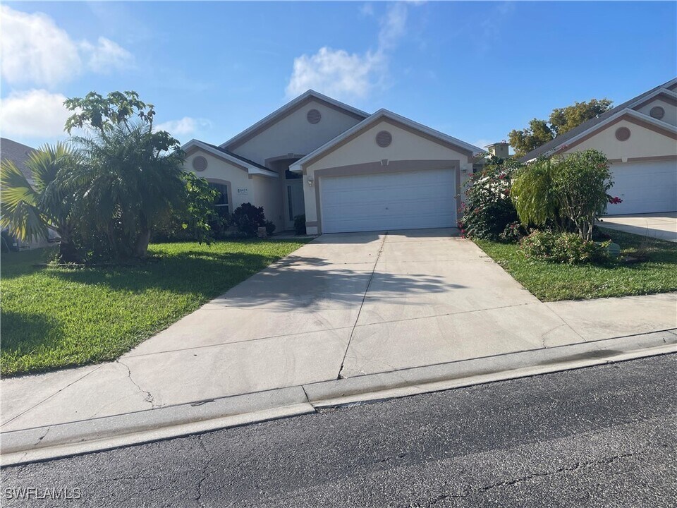 8421 Gassner Way in Lehigh Acres, FL - Building Photo