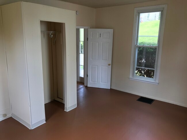 136 N Fairview St, Unit 1F in Lock Haven, PA - Building Photo - Building Photo