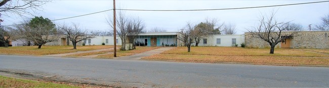 901 E 16th Ave in Corsicana, TX - Building Photo - Building Photo