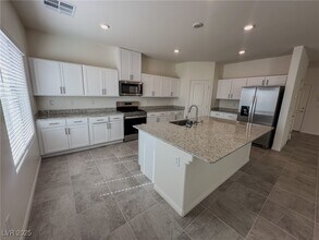 9974 Scarlet Hls St in Las Vegas, NV - Foto de edificio - Building Photo