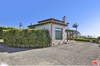 29458 Bluewater Rd in Malibu, CA - Building Photo - Building Photo