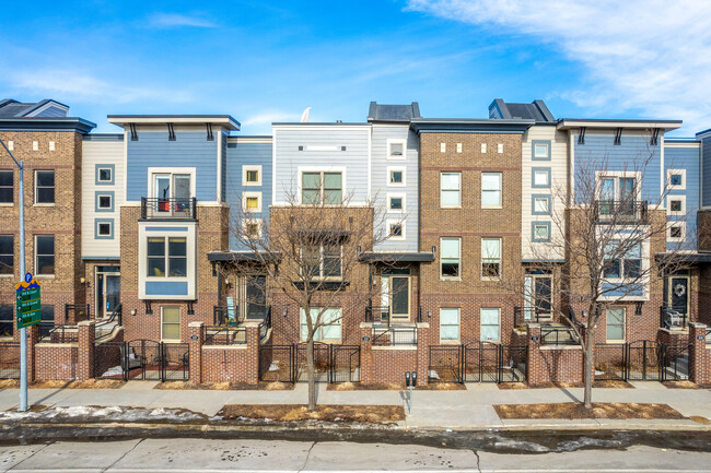 Brownstones on Grand in Des Moines, IA - Foto de edificio - Building Photo