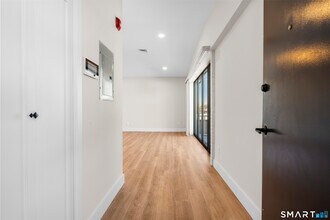 937 Post Rd in Fairfield, CT - Building Photo - Building Photo