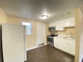 37147 Marlu Ln in Dade City, FL - Building Photo - Building Photo