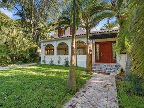 1137 Asturia Ave in Coral Gables, FL - Building Photo - Building Photo
