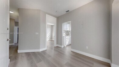 433 NW 25th Ave in Miami, FL - Foto de edificio - Building Photo