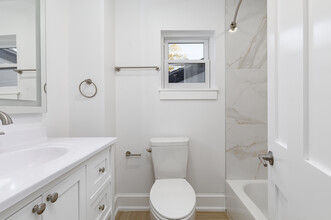 35 S Perry St in Poughkeepsie, NY - Building Photo - Building Photo
