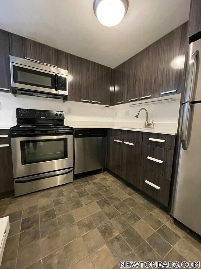 457 Centre St