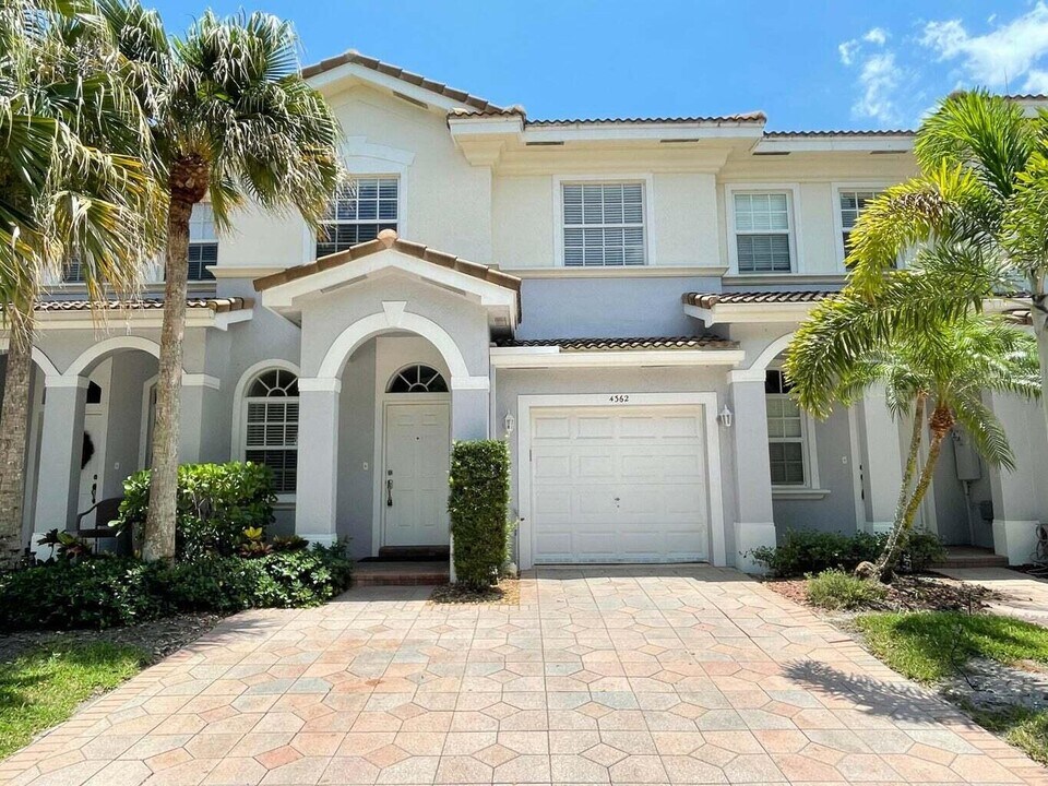 4362 Legacy Ct in Delray Beach, FL - Building Photo