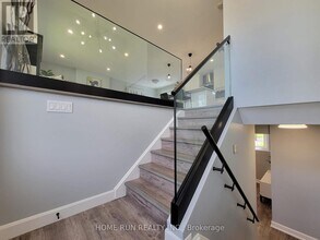 1022 Wiseman Crescent in Ottawa, ON - Building Photo - Building Photo