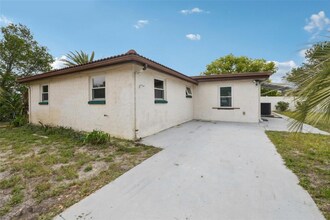 11705 Ibis Ln in Port Richey, FL - Foto de edificio - Building Photo