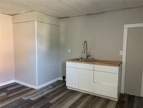 221 N Liberty St in New Castle, PA - Building Photo - Building Photo