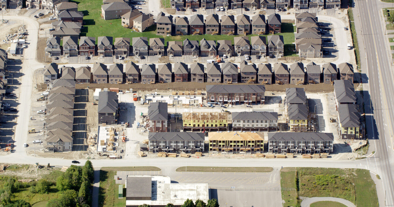 Kingsview Ridge in Oshawa, ON - Building Photo