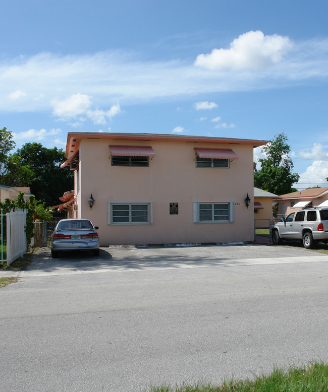 1280 NE 112th St in Miami, FL - Foto de edificio - Building Photo