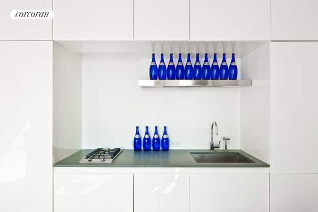70 W 45th St in New York, NY - Building Photo