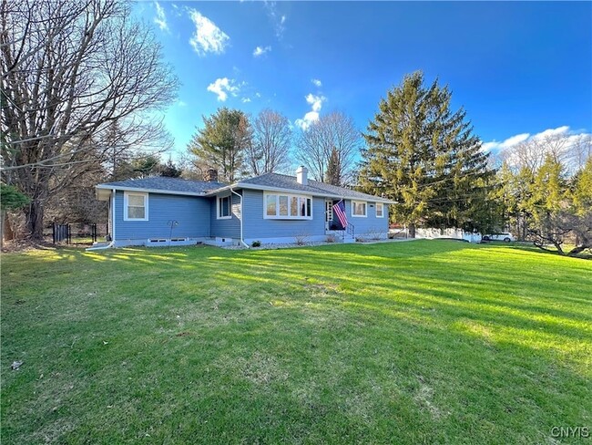 4055 Bristol Rd in Clinton, NY - Foto de edificio - Building Photo