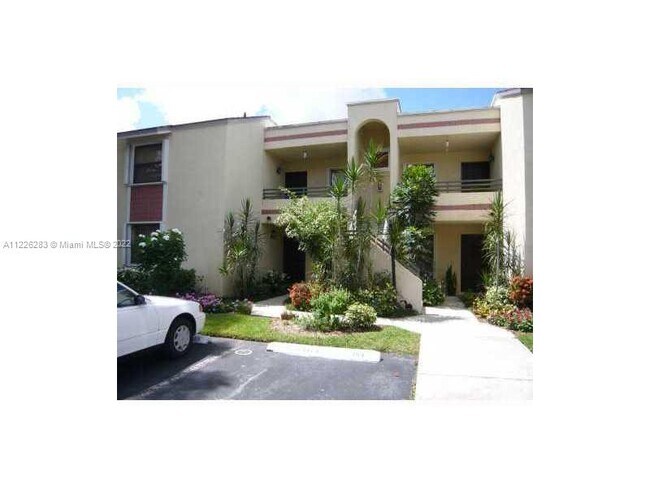 1060 N Hiatus Rd, Unit 1060 in Pembroke Pines, FL - Building Photo - Building Photo