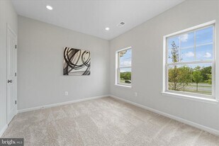 705 Sawback Sq NE in Leesburg, VA - Building Photo