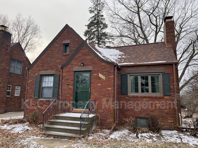 3300 Beaver Ave in Des Moines, IA - Building Photo - Building Photo