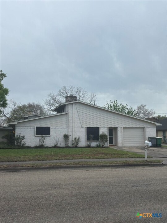 701 Rosewood Dr in Victoria, TX - Building Photo
