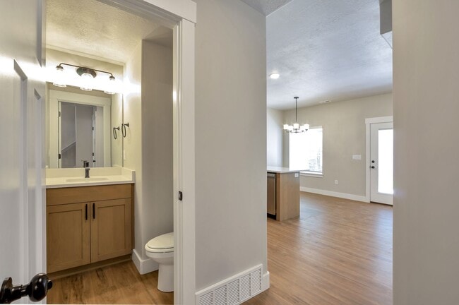 676 Tenkids Way in Layton, UT - Building Photo - Building Photo