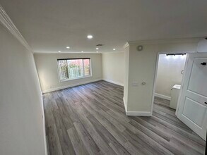 720 N Eucalyptus Ave, Unit 104 in Inglewood, CA - Foto de edificio - Building Photo