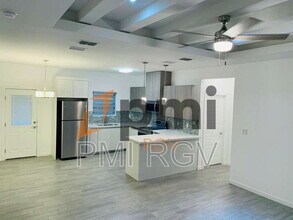 805 W Garrison Dr in Pharr, TX - Building Photo - Building Photo