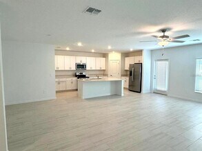 11571 Radiant Shr Lp in San Antonio, FL - Building Photo - Building Photo