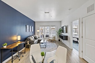205 S Kings Dr in Charlotte, NC - Building Photo