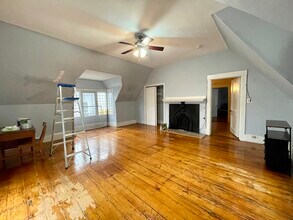 139 Hillside St, Unit A in Boston, MA - Foto de edificio - Building Photo