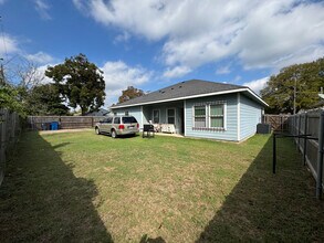 2701 Easter Ave in Dallas, TX - Building Photo - Building Photo