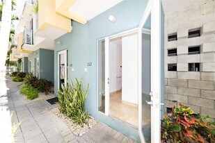 212 Washington Ave in Miami Beach, FL - Building Photo