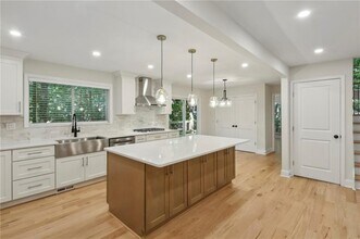 545 Woodman Pl in Roswell, GA - Building Photo - Building Photo