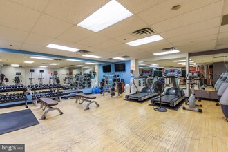 2702 Lighthouse Pt E, Unit 631 in Baltimore, MD - Building Photo - Building Photo