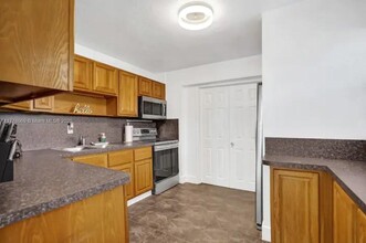 6110 SW 38th St in Davie, FL - Building Photo - Building Photo