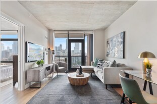 1039 W Van Buren St in Chicago, IL - Building Photo