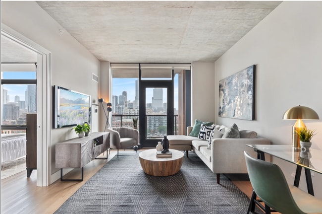 property at 1039 W Van Buren St